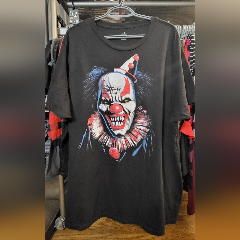 19 • Spirit Halloween • 3XL